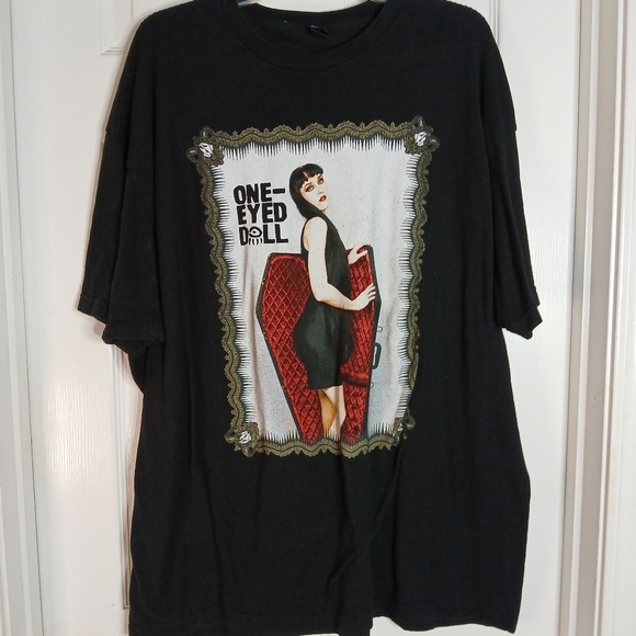 Black One-Eyed Doll Graphic T-Shirt with Spooky Coffin Design 2017 Sz 3X - Picture 1 of 5